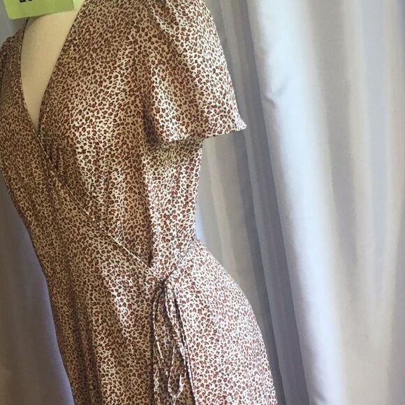 NWOT lightweight wrap style dress in size Med by PRETTY GARDEN - Picture 9 of 14